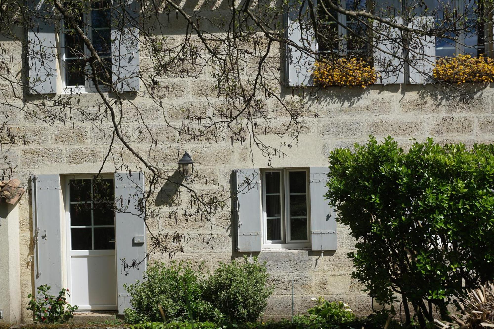Отель Moulin Notre Dame Saint-Genes-de-Castillon Экстерьер фото