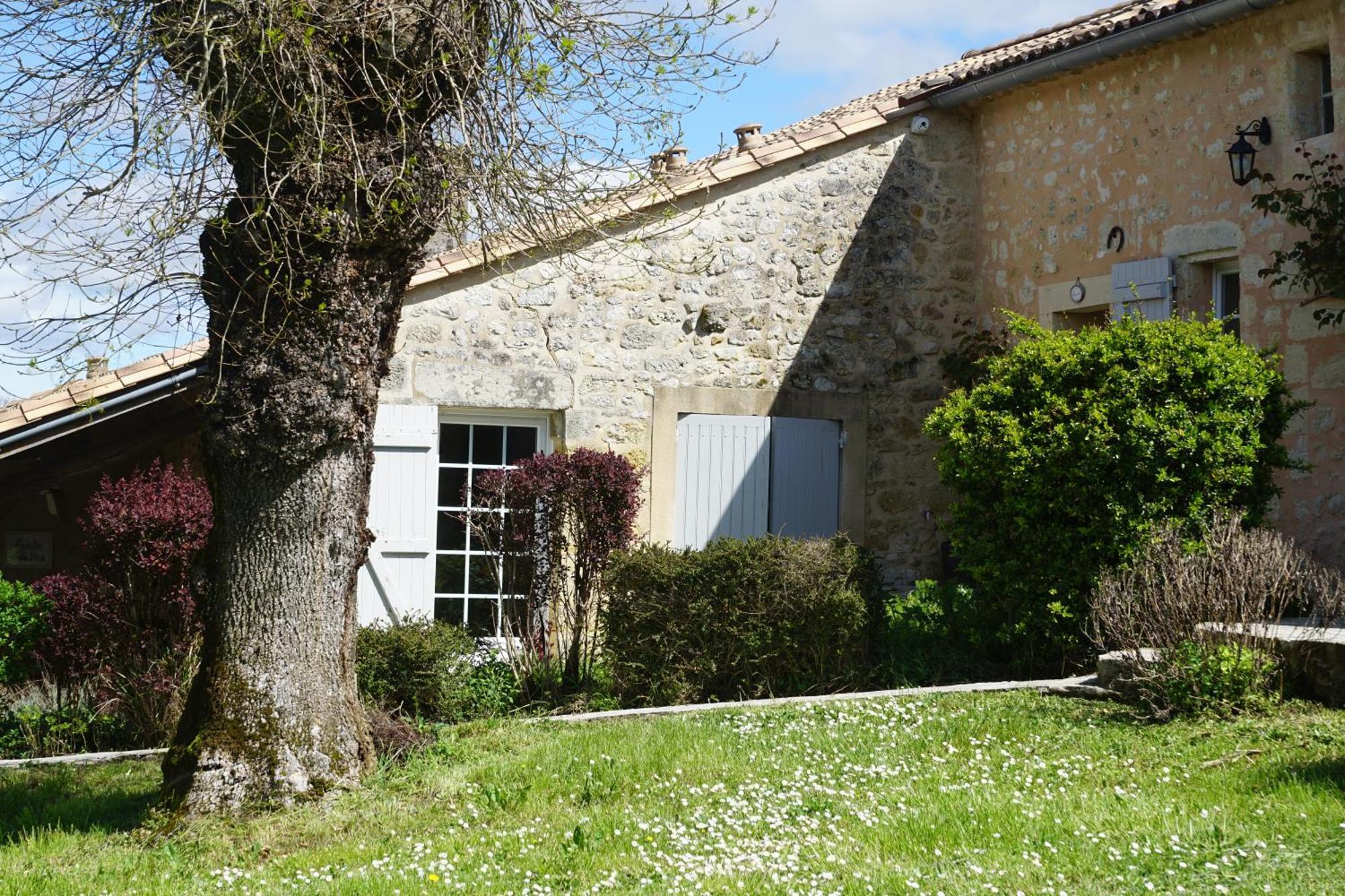 Отель Moulin Notre Dame Saint-Genes-de-Castillon Экстерьер фото